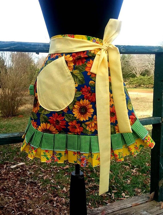 huckaberry1950's tweet photo. How cute is this one of a kind half apron?https://t.co/oGpP7g8q1T #apron #aprons #kitchenapron #hostess apron #kitchenapron #etsy #etsyshop #etsychaching #etsyseller https://t.co/oDpQyX4fgc