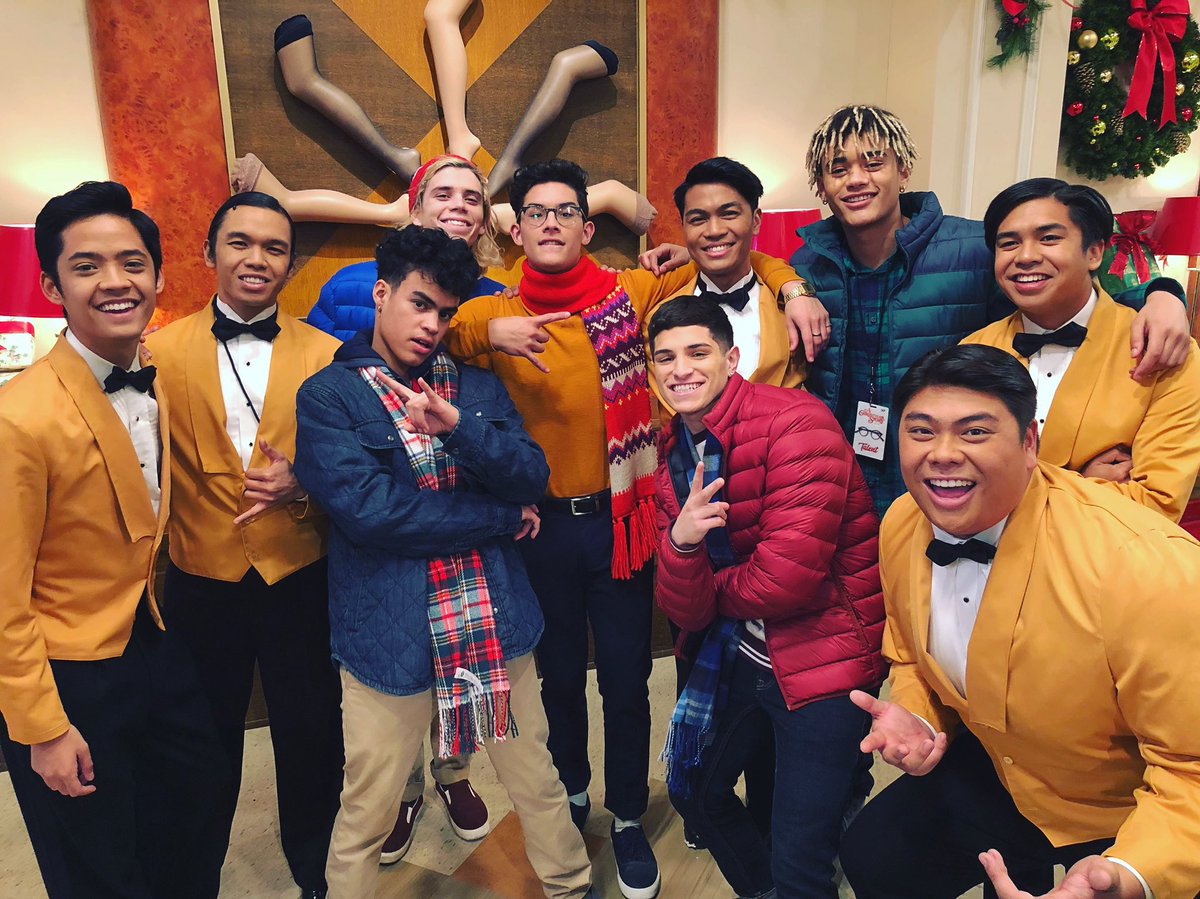 TheFilharmonic's tweet photo. yo it’s #PRETTYMUCH! nice meeting you guys 👐🏽👐🏽👐🏽 bands on bands on bands #achristmasstorylive @prettymuch https://t.co/gh08Y13BbV https://t.co/k14IS3NEPU