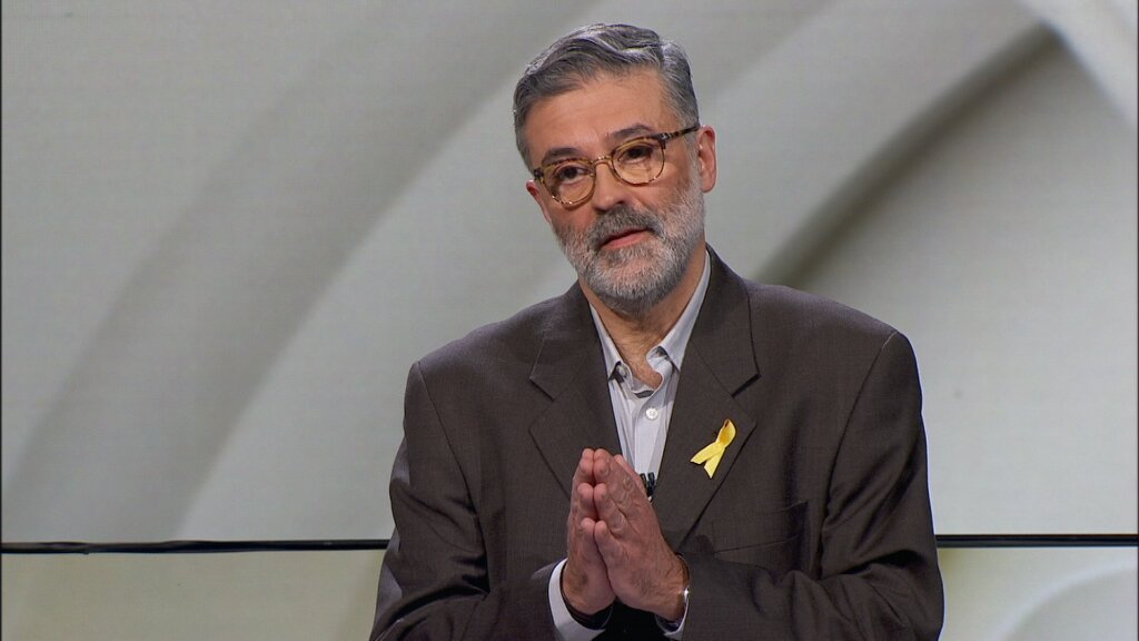 3CatInfo's tweet photo. .@carlesral, @cupnacional: "Volem que el 22D comenci la restitució de la república catalana de l’#1oct, amb una reforma econòmica o recuperant el sistema sanitari cedit a entitats privades” https://t.co/4a7PeSPqLj #DebatTV3 https://t.co/nfJbnzXDop