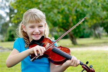 Are plays/are playing. виды спорта с do. детский большой теннис. мультяшные теннисисты. девочка футболистка.