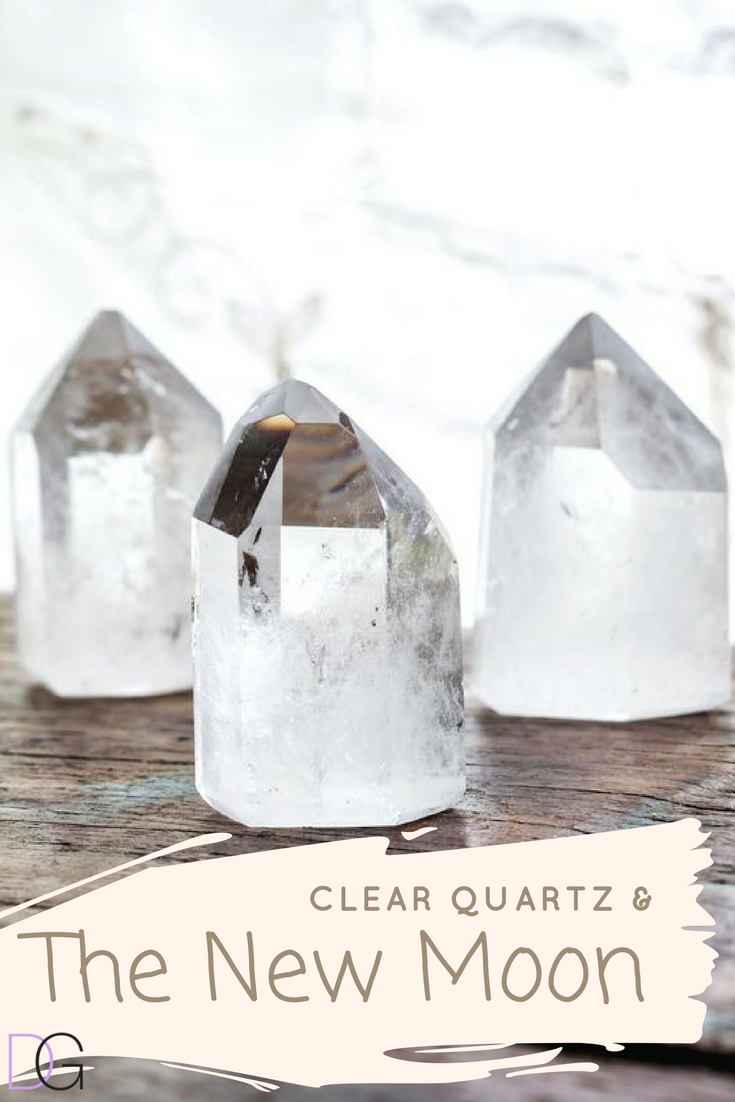 PsychicDG's tweet photo. The new moon is a new beginning and allows you to focus on what's important to you as we head into a new moon cycle and a New Year! 🎊🔮
Clear Quartz is great stone that acts as an enhancer or amplifier to cleanse energy. Visit https://t.co/5iR4zjOqGJ to get your set today! https://t.co/FATGCEftnm