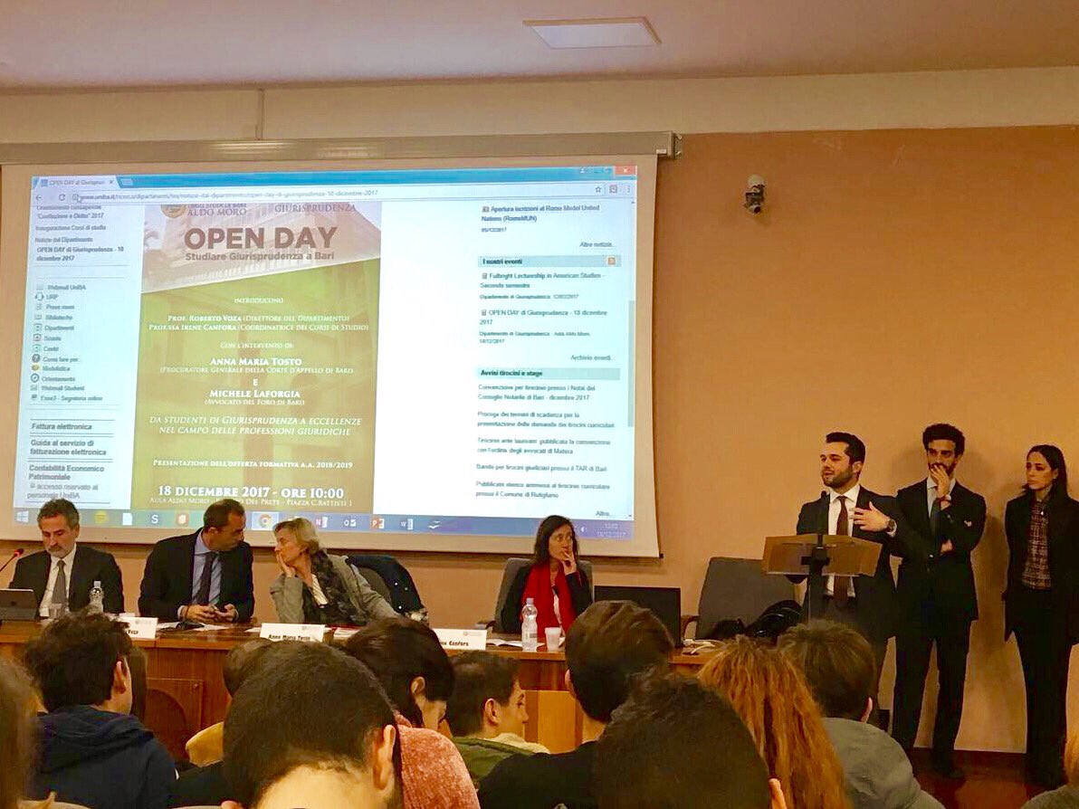GassiVito's tweet photo. #Informare per #orientare! Futuri #giuristi #verso l'A.A. 2018/2019 | #OpenDay #Giurisprudenza #UniBa https://t.co/4JY8ZK9TFn