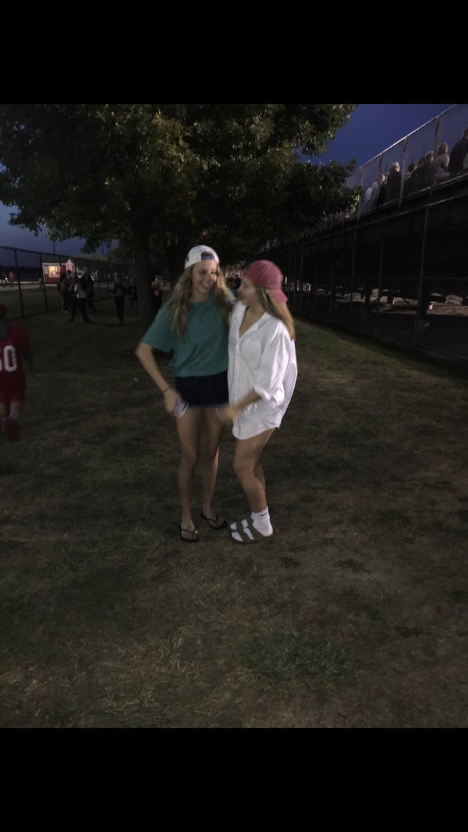 emily_kimmel's tweet photo. h16bday megan!!! love u and drive safe💞💞💞🚘 https://t.co/WTbCpYHwHV