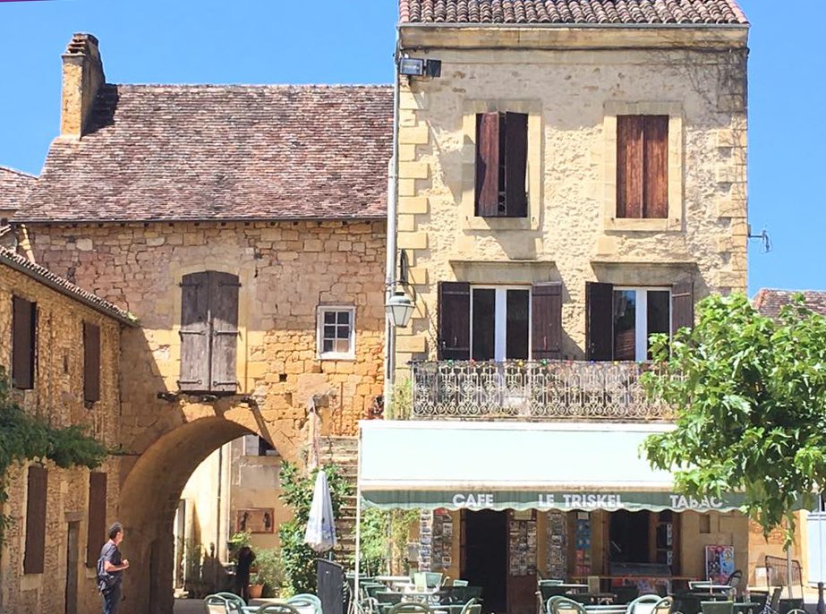 InfluencePub's tweet image. New #Writers #retreat in #Bergerac in the south of #France April 2018.  Information and registration at influencepublishing.com/dare-share-ber…