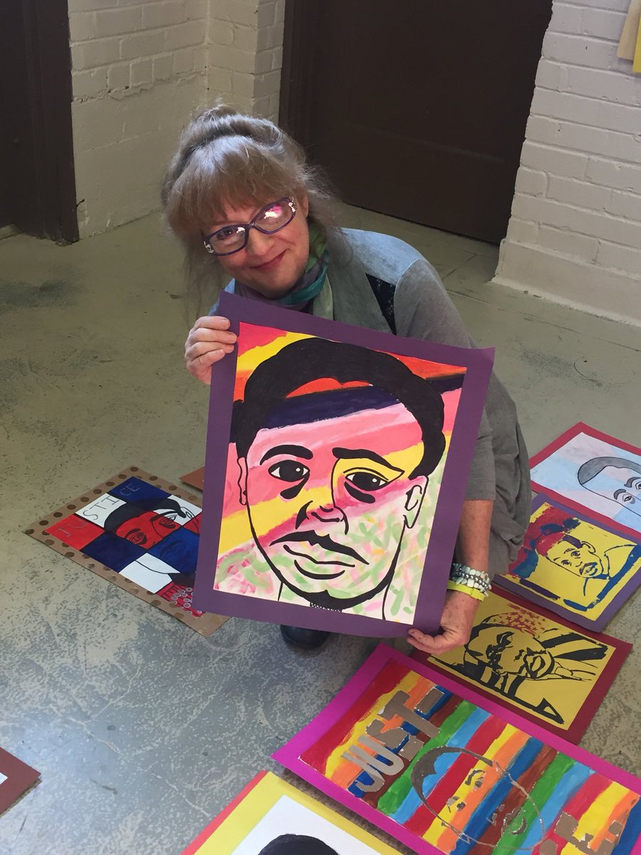 APlusWords's tweet photo. Our Art Teacher! Thanks for inspiring our students to honor the legacy of Dr. Martin Luther King! @hoggtylerisd @maryannpost106 @tylerisdlearn https://t.co/UgcW52QUtb