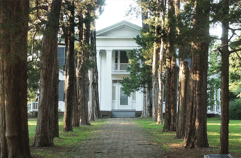 OxfordMagazine's tweet photo. Not to miss: @Jrogink takes a road trip through Mississippi in honor of the Magnolia State's bicentennial. https://t.co/eH4gfJmkMT https://t.co/dz8wk1YXfb