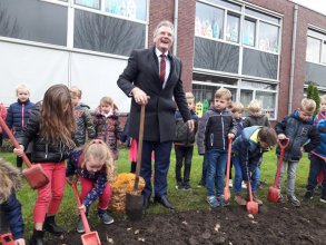 Tulpen voor natuurbelevingstuin tulpen.nl/nieuwsitem/173… via @tulpennl