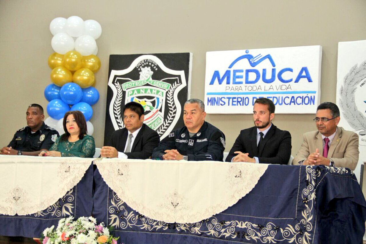 frc2987's tweet photo. Hoy se graduaron 174 jóvenes en riesgo social que decidieron cambiar sus vidas gracias al programa “Encontrando el Camino Correcto”. Muchas gracias por permitirme aportar mi granito de arena a este programa tan positivo. @minsegpanama @PresidenciaPma @ProtegeryServir #Panama https://t.co/Z6u36Z9Ytp