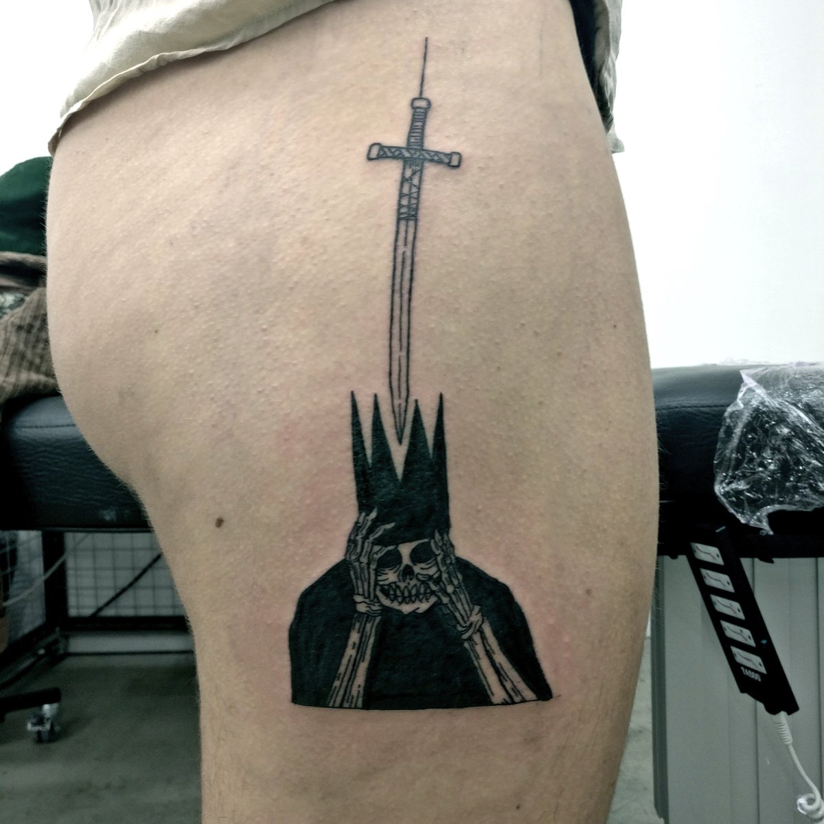 The sword of damocles idiom sentence (90) 사진