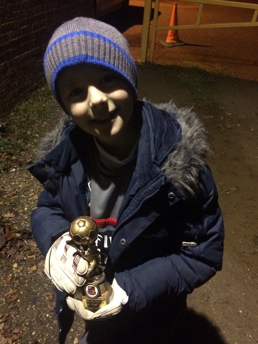 wiggsy137's tweet photo. I have won a few trophies in my time but none has made me prouder then seeing my boy win hoddesdon young goalkeeper of the year! #ProudDadMoment #welldonebeans @BlueBoyGaming08 https://t.co/JvMqAU9PhK