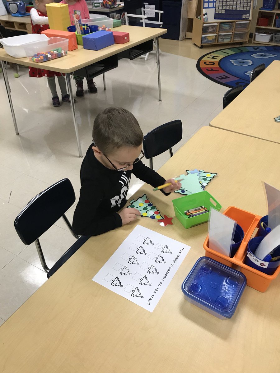 MrsLoushinNW's tweet photo. The kinders enjoyed our holiday math centers today! #onetoone #comparinglengths #measurement https://t.co/7GK9J9DVVF