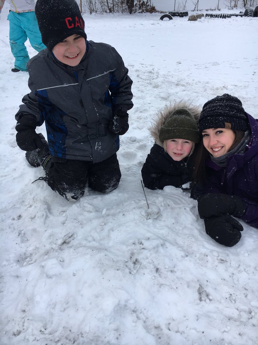 Discovering benchmarks for temperature today with <a href="/Ms_MacMillan_/">Hillary Riopelle</a> #DecktheHalls #naturallyconnected