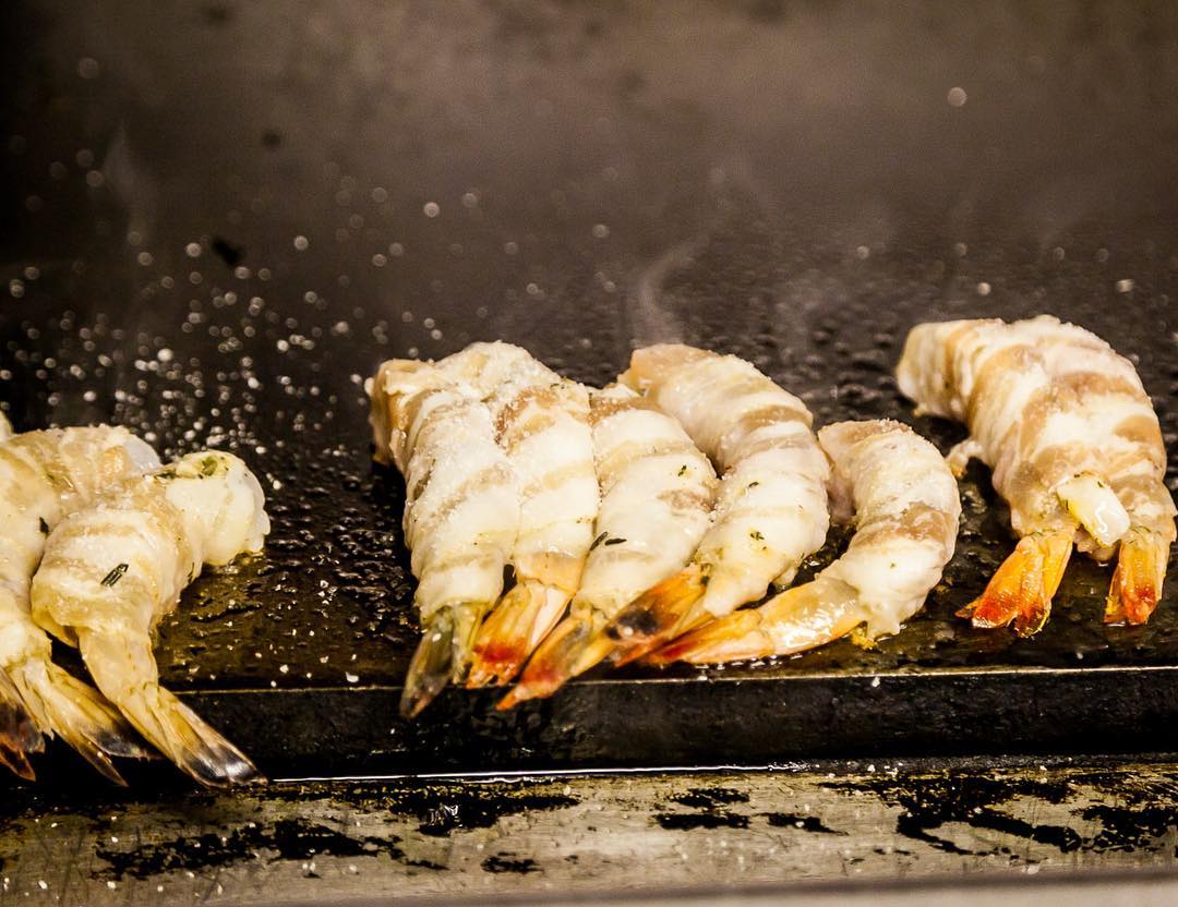 SimpaticaPDX's tweet photo. Wrapped in pancetta these prawns are searing full of rich, melt in your mouth flavor that makes them one of our all-time favorite seafood hors d’oeuvres. We bet you’d love them, too! 😉 https://t.co/ih6P0mzQqL