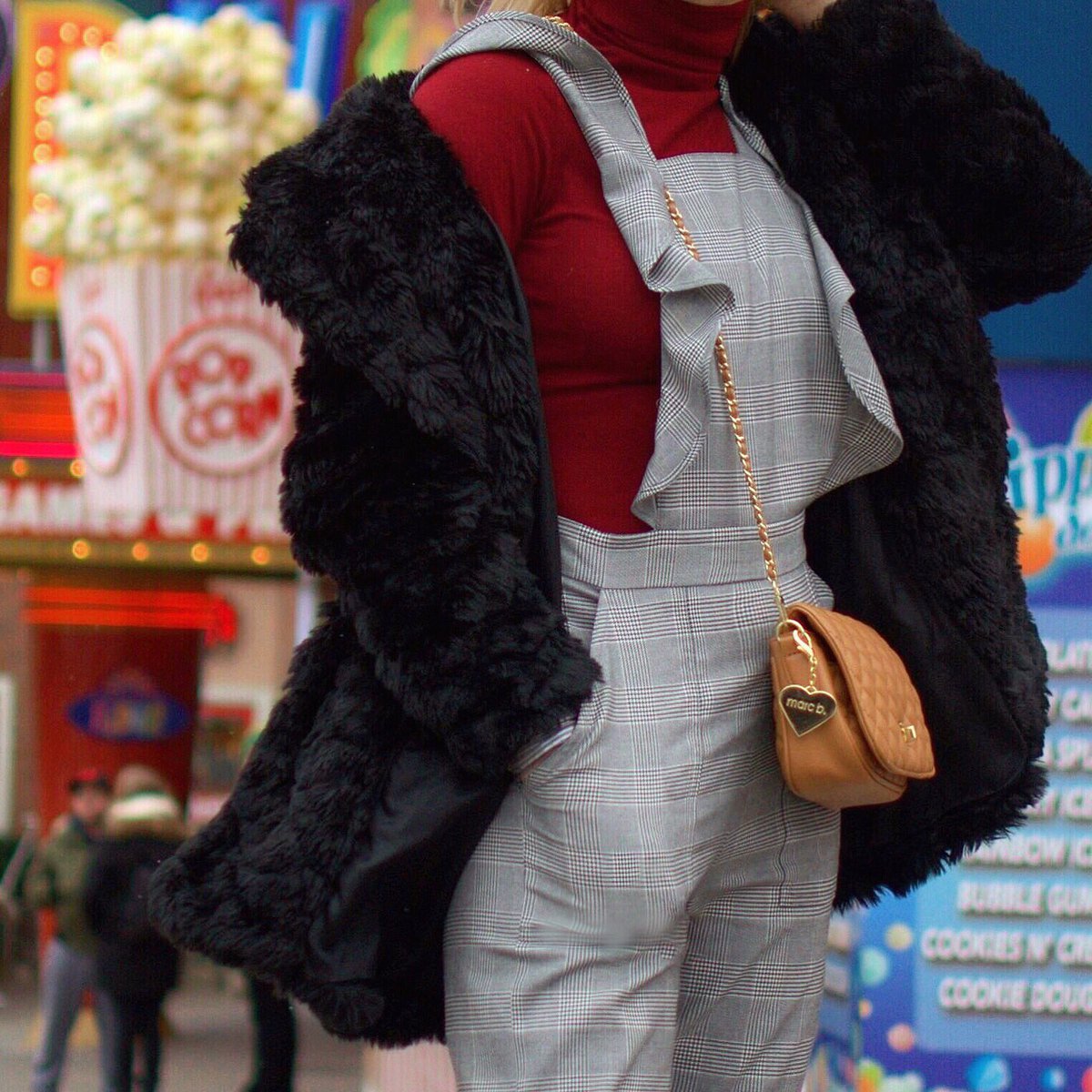 yomanchic's tweet photo. Current favourite details 👝🐻🍿#winterlayer @cliftonhillfun @Mango @ZARA @ClubMonaco https://t.co/rvA3LiMbpz