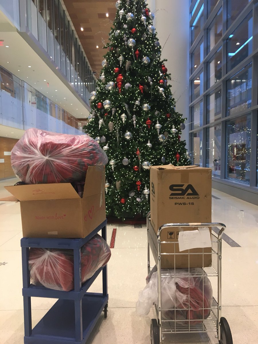 RootTerri's tweet image. The Alton Darby Community donated their time, money and services to creating Chemo Care Bags... fleece blankets, toothpaste and toothbrushes, reading materials and Lularoe leggings!