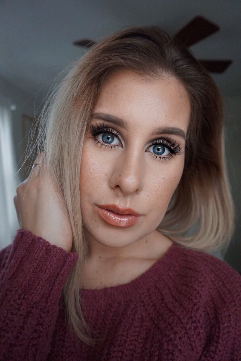 kenzysetta's tweet photo. Faux Freckles + natural makeup! ⭐️ @ABHcosmetics @norvina1 Dipbrow &amp; Brow Powder Duo in Med. Brown / Liquid Glow (Perla) + Modern Ren. (Warm Taupe). @fentybeauty Pro Filt'r Foundation (108), Killawatt highlighter (LIghtning dust &amp; fire crystal) ⭐️ https://t.co/5dce6DpVPM