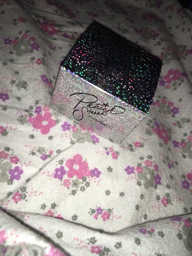 Tlmd104's tweet photo. When you cop the last @patrickstarrr powder at Ulta! Yasss ๐๐ผ๐ can we just talk about this packaging? ๐๐
#patrickstarrrxmac so excited to try this! https://t.co/rYv4WwDz7h