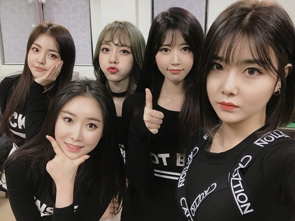 BRAV7GAYS's tweet photo. [#HAYUN]
누가뭐래도 우리 쁘걸이 최고다 !!! 흥하자 쁘걸❤️!!!!
언니들 사랑해 🧡
피어레스 사랑해! 💜
#브레이브걸스 #bravegirls https://t.co/A1zJubgDrE