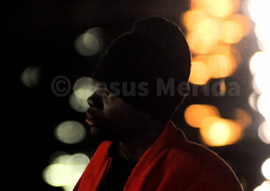 JesusMerida_'s tweet photo. A migrant stands on a rescue boat after after being rescued in the Mediterranean Sea of a dinghy and arriving at Port of Malaga, on 18 december, 2017, Spain.
Photo: Jesús Mérida.
#malaga #malaga2017 #fotografia #capture #nikon #photojournalism #fotoper… https://t.co/H2rl5YLN3R https://t.co/pzxOhCVEHt