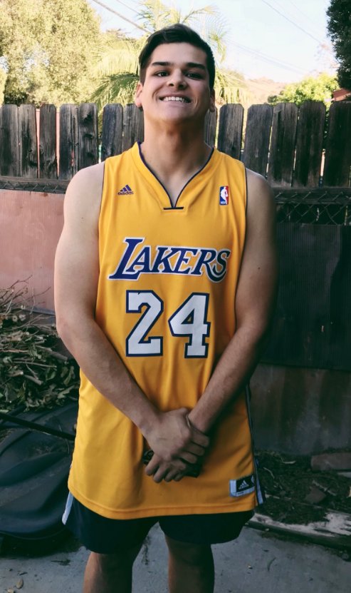 Inspired by #MambaMentality, this Lakers fan has lost 170 lbs since Kobe’s last game 👊 ble.ac/2BJk7NY