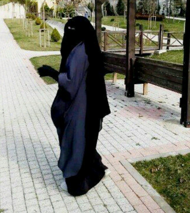 Sallslam's tweet image. ❝How strange is the one who covers herself out of fear of the cold of the winter but she does not cover herself out of the fear of Allāh and the fire of hell...Wake up my sister!❞