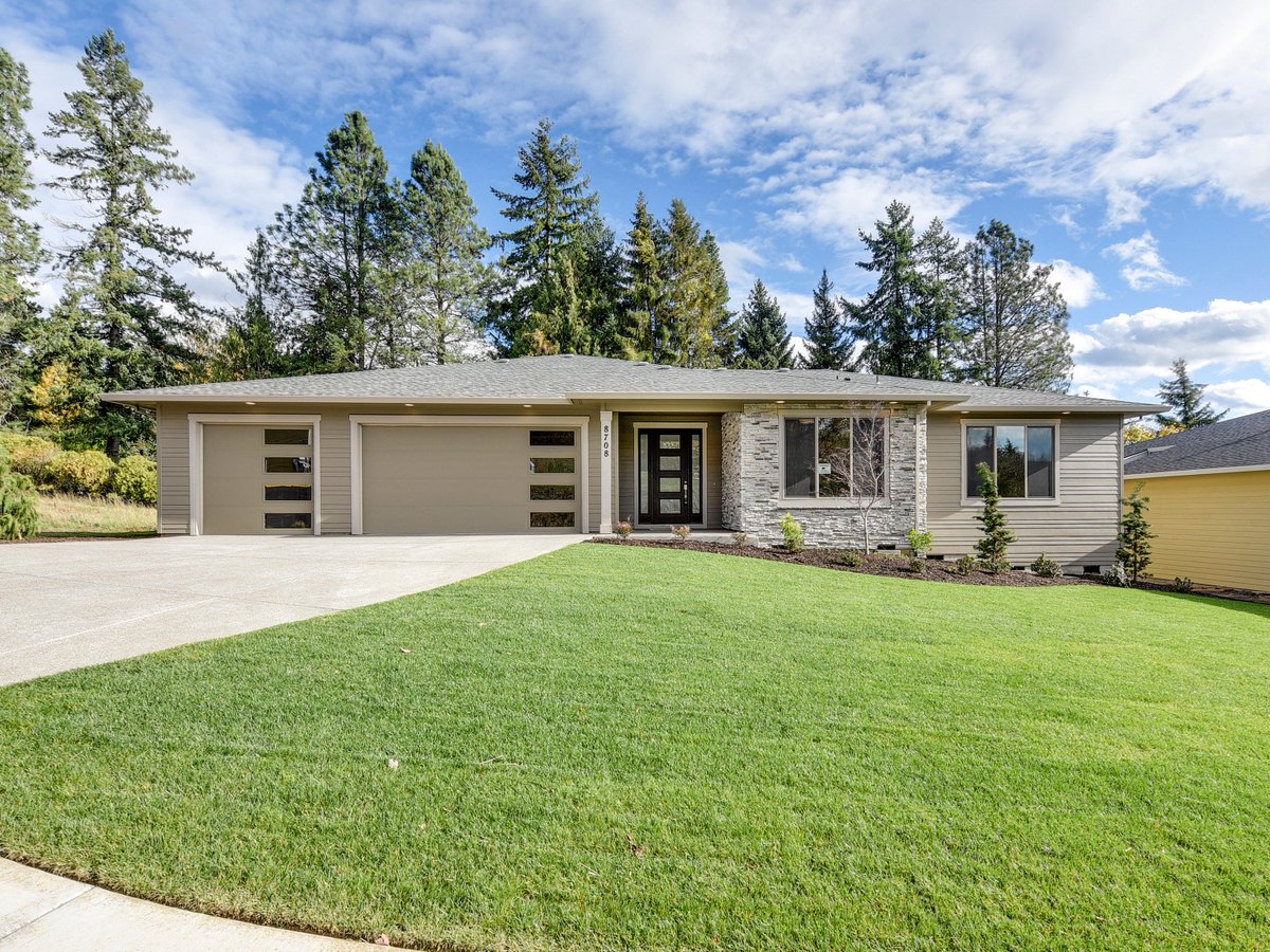 SBHNW's tweet photo. Check out the below link to a great photo gallery, featuring one of our @EarthAdvantage certified homes from our Christilla Valley neighborhood in Happy Valley!  We are proud to build to the @EarthAdvantage standard!  https://t.co/v38zSr2Mm6 https://t.co/HCSdJfhXLQ