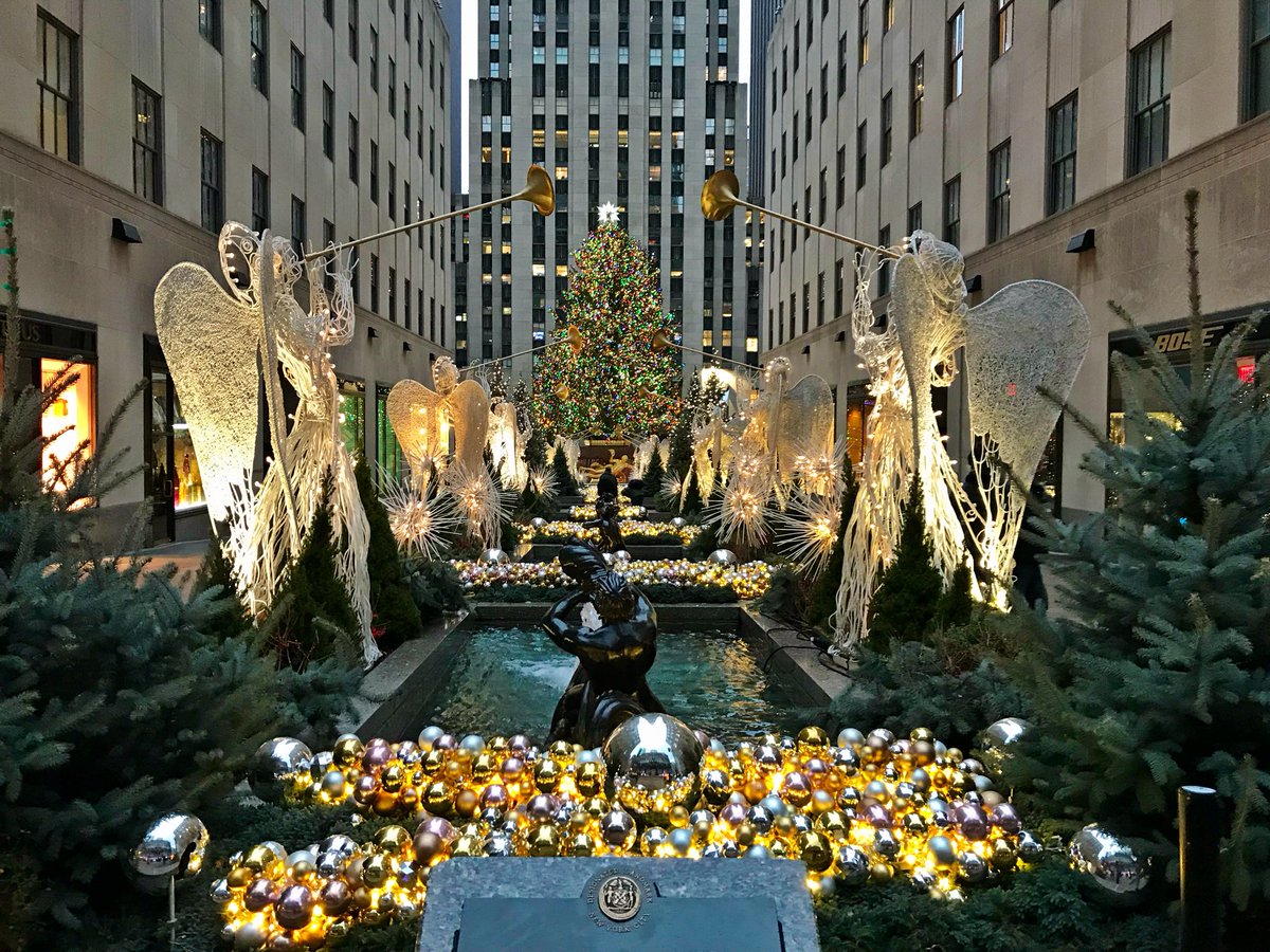 beesbudoir's tweet photo. 🎄This Never Gets Old 🎄 @EverythingNYC @NYCDailyPics @nycfeelings @30RockTree #NYC @NBCNewYork @ABC7NY @fox5ny https://t.co/w9wtFbzd7w