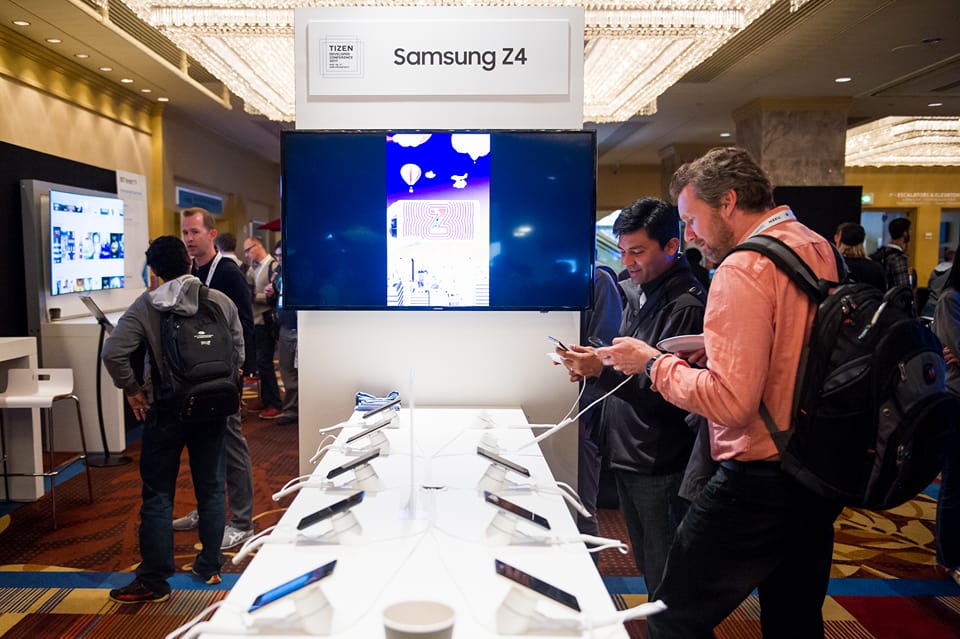 TIZENinfo's tweet photo. ABOUT TIZEN MOBILE & TIZEN STORE https://t.co/2afUtmnC3r
#TIZEN #TizenOS #TIZENmobile #TIZENstore #SamsungZ #SamsungMobile #TIZENphone #SamsungTIZENphone https://t.co/bL1MfDpPLf
