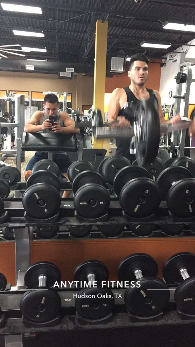 gabeflores_24's tweet photo. Happy Birthday to this workout beast , 20 looks so fit in you broski 🍭🏋🏻‍♀️ https://t.co/UEuFy2rhzt