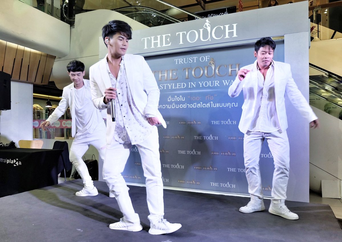 TweetyNoko's tweet photo. Hunz &amp; the crew 🕺🕺🕺
@Hunz_IPH
#HunzIPH #hunz_iph #Hunz181217
#TheTouchBKK https://t.co/BxGWAUjTr9
