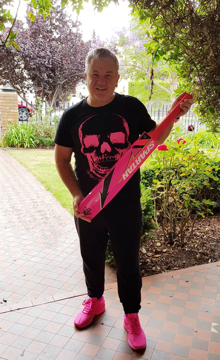 DarrynLyons's tweet photo. Thank you for my PINK bat Kunal @spartancricket @SpartanSportsAU for my amazing ashes celebration Chrissy present @piersmorgan will be so jealous ! #pinkbat #darrynlyons @citysharks @damienmartyn @MClarke23 @henrygayle thanks so much guys happy #Mayor #geelong #Ashes https://t.co/nXEwHy8dTj