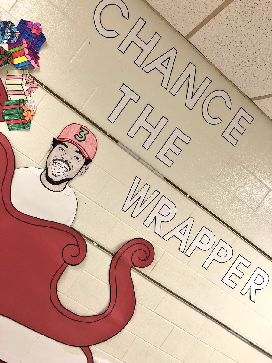 courtneyfain's tweet photo. It was supposed to be a door decorating contest, but the students thought he deserved more π€·π½ββοΈ #ChanceTheWrapper @chancetherapper https://t.co/lcLLR8vJ1l