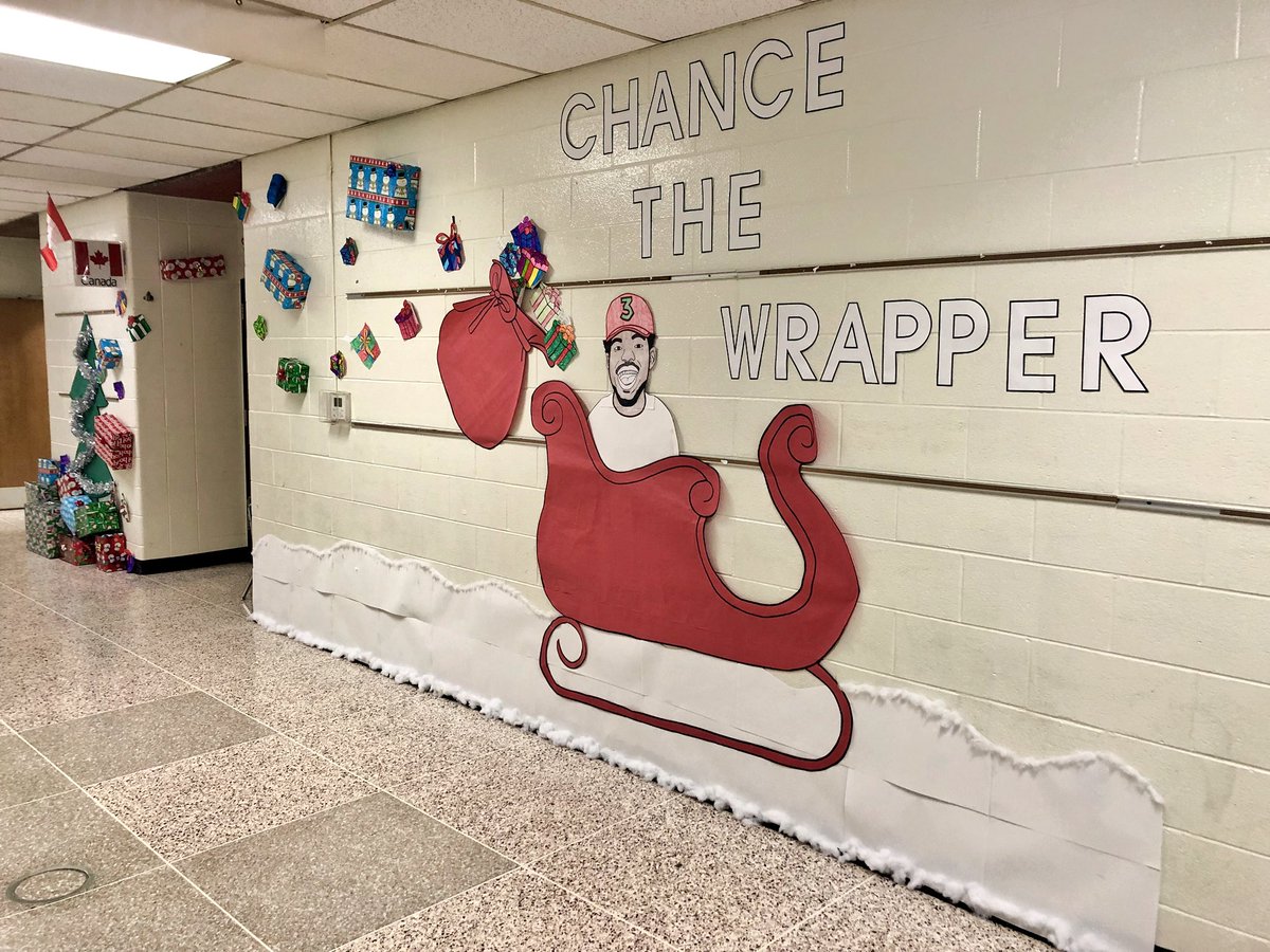 courtneyfain's tweet photo. It was supposed to be a door decorating contest, but the students thought he deserved more π€·π½ββοΈ #ChanceTheWrapper @chancetherapper https://t.co/lcLLR8vJ1l