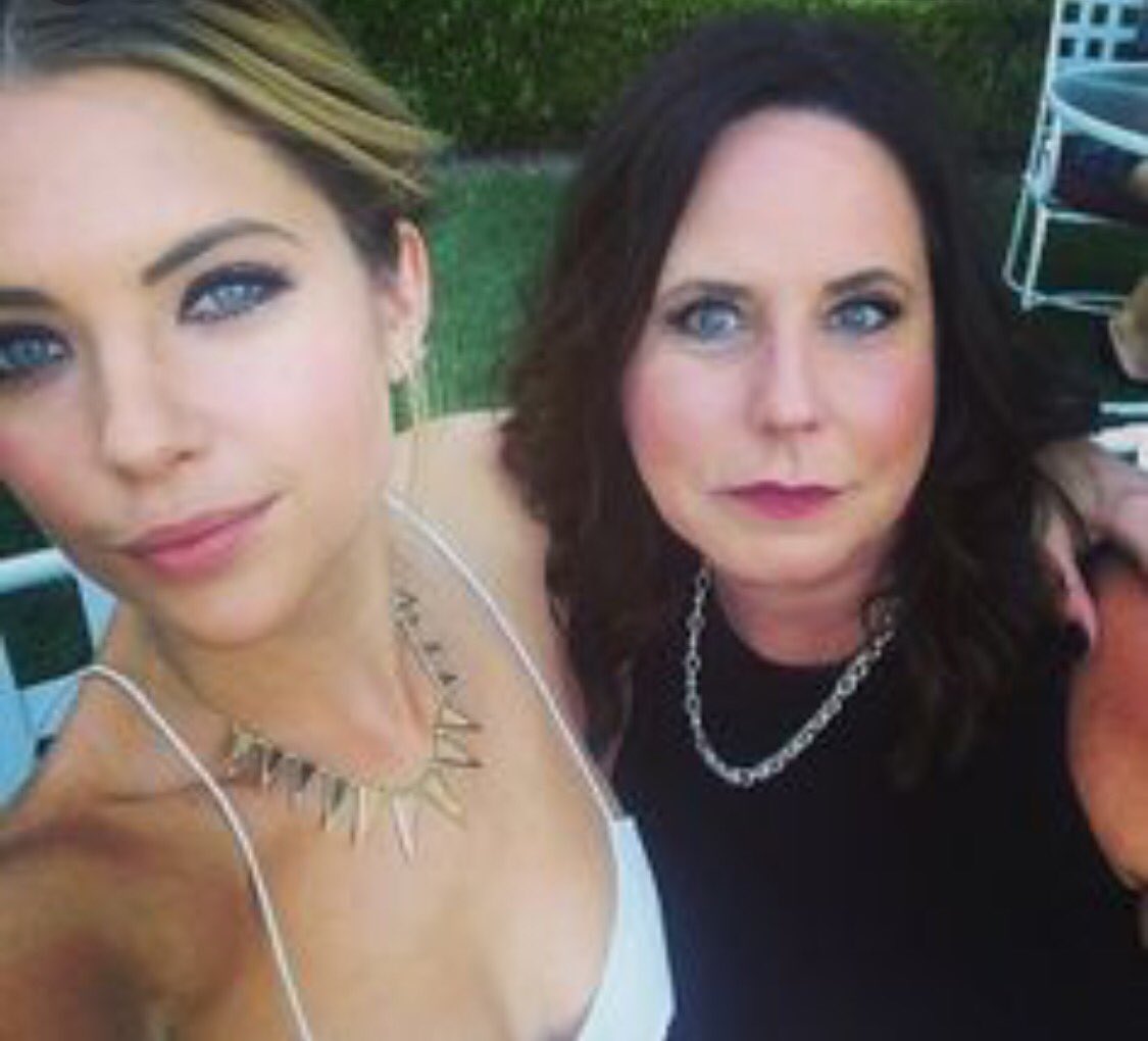 imarleneking's tweet photo. Happy Birthday to my spirit twin @AshBenzo 👯💕💕 https://t.co/Ks3YiF1BPZ