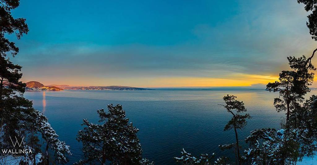 bryllupfoto's tweet photo. Panoramautsikt fra Bjerkøya, Sande. Desemberkveld 🌅 (via https://t.co/K3fakfrDUR) https://t.co/SKJDtfp2zj