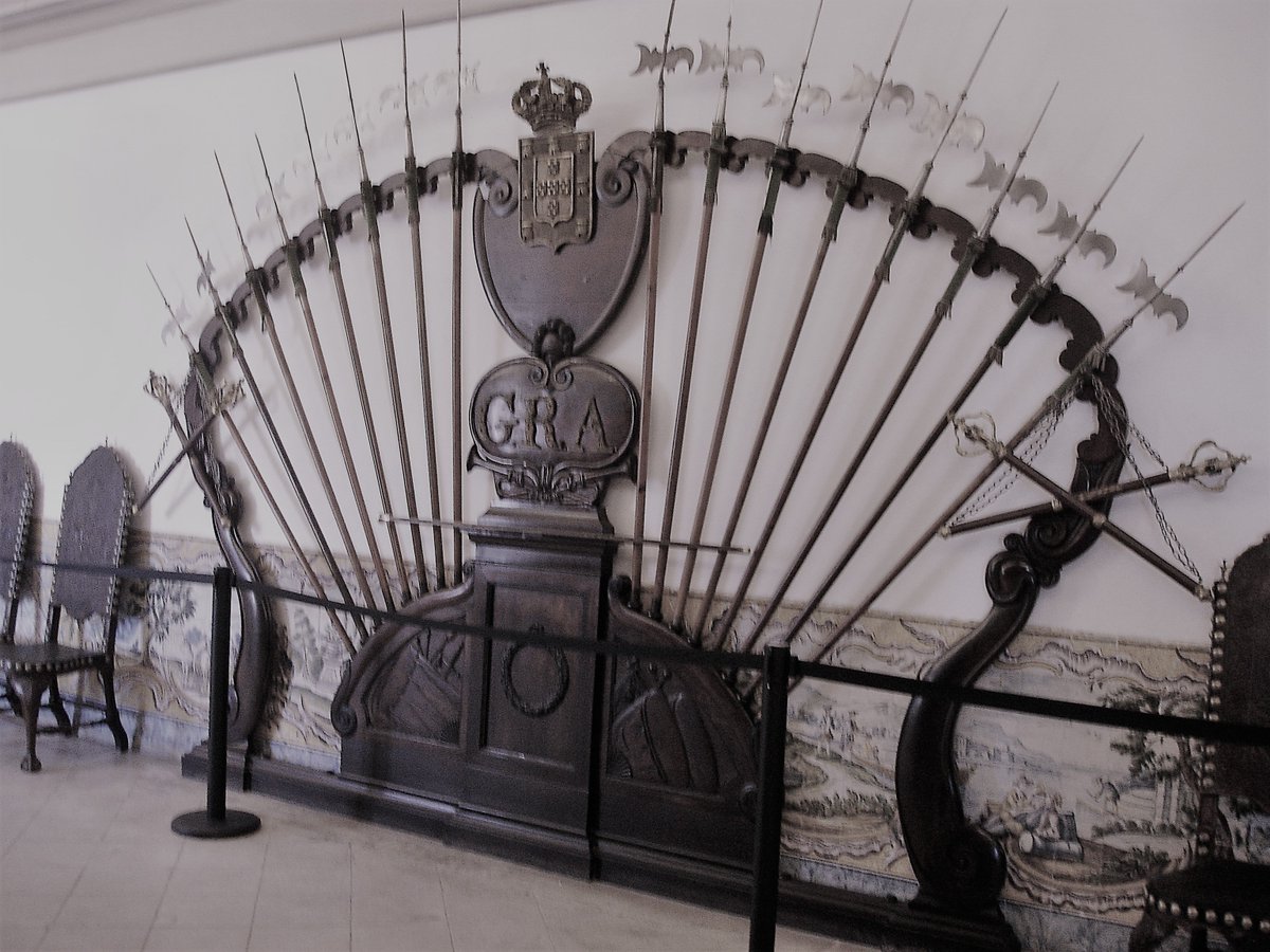 diana_therose's tweet photo. #SaladosArcheiros #saladasarmas #palácioreal #GuardaRealAcadémica #GRA #uc #UniversidaddeCoimbra #CoimbraUniversity #Coimbra #Portugal #Europe #trip #travel #academy #university #history #beautifuldestinations #beautifulconstructions #beautifulplace #holidays #vacation #spears https://t.co/ErzDQSIYRK