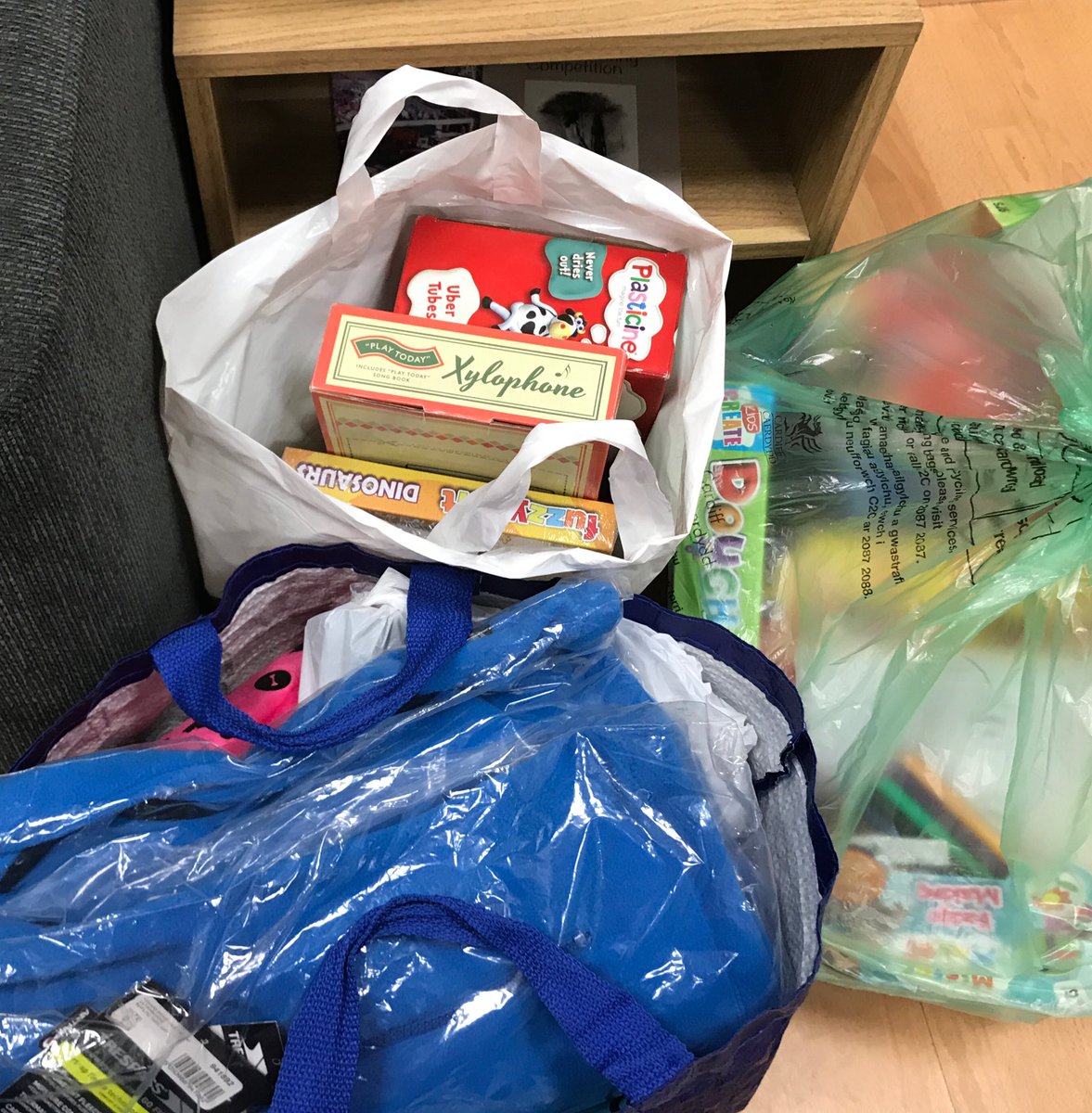 GoodHappensPenarth (@goodhappens_p) on Twitter photo 3 weeks after the coffee morning & 3 more bags of toys went to Cardiff <a href="/womensaid/">Women's Aid</a> today - thanks for donating!🎄
3 bag arall wedi’u gasglu ar gyfer #cymorthiferched Diolch am y cefnogaeth a’r rhoddion! 🎄 3 weeks after the coffee morning & 3 more bags of toys went to Cardiff <a href="/womensaid/">Women's Aid</a> today - thanks for donating!🎄
3 bag arall wedi’u gasglu ar gyfer #cymorthiferched Diolch am y cefnogaeth a’r rhoddion! 🎄