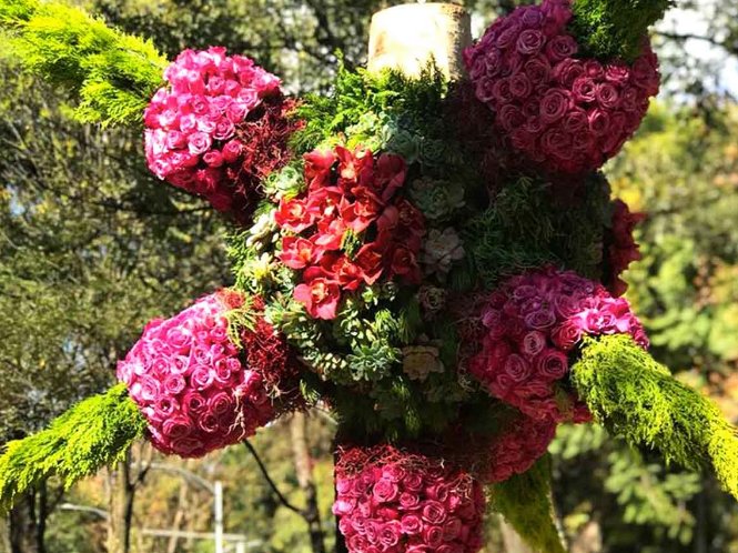 DONDEIRweb's tweet photo. ¡Piñatas de flores monumentales adornan Paseo de la Reforma! Ve con tu familia a disfrutar esta expo y voten por su favorita. Aquí todos los detalles: https://t.co/1IZyccK8Iw https://t.co/6HoR5zFB6i https://t.co/fZgd11kTzi