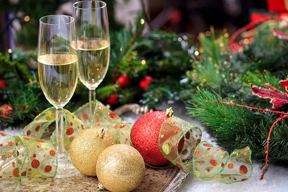 Tis the season to show your hosting style…. . Astoria Prosecco DOC is the best way to do so. Cheers! astoriawines.ca/prosecco-doc