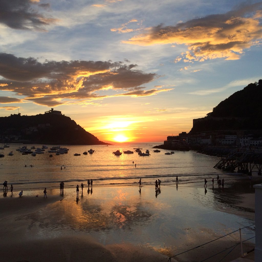 LetsTravelSpain's tweet photo. Nothing more gorgeous than a San Sebastián sunset. 💜
~
#sansebastian #basquecountry #spain #VisitSpain #travel @spain @Spain_in_CH @SpainInUSA @SpainInTheUSA @SanSebastiancra #photography @TurismoSpain @magazineespana @CNTravelerSpain @VisitBasqueCtry @nytimestravel #nofilter https://t.co/wYbhrwCpPt