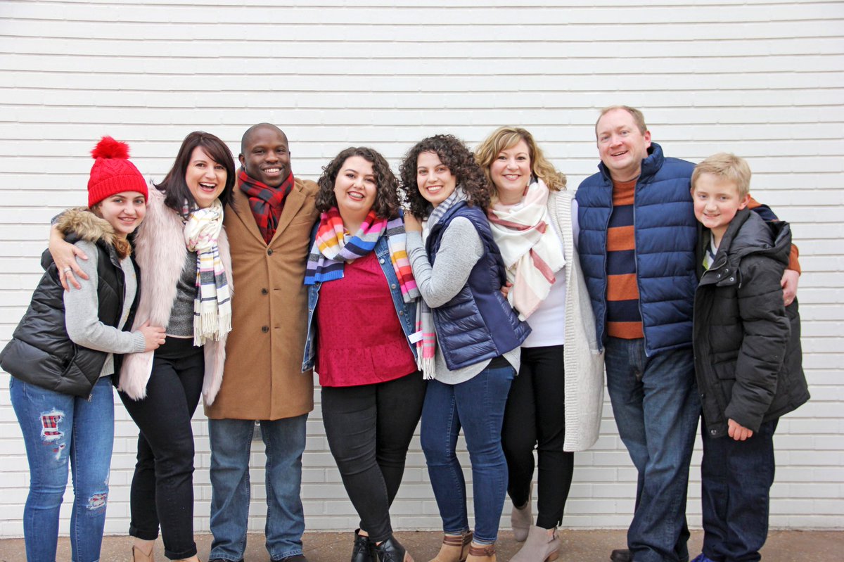 GapAvalon_Alpha's tweet photo. This holiday we’re encouraging families to spend quality time and meet in the @Gap. Check out Sylvia and family doing just that. #GapStores https://t.co/vp1DipzdE1