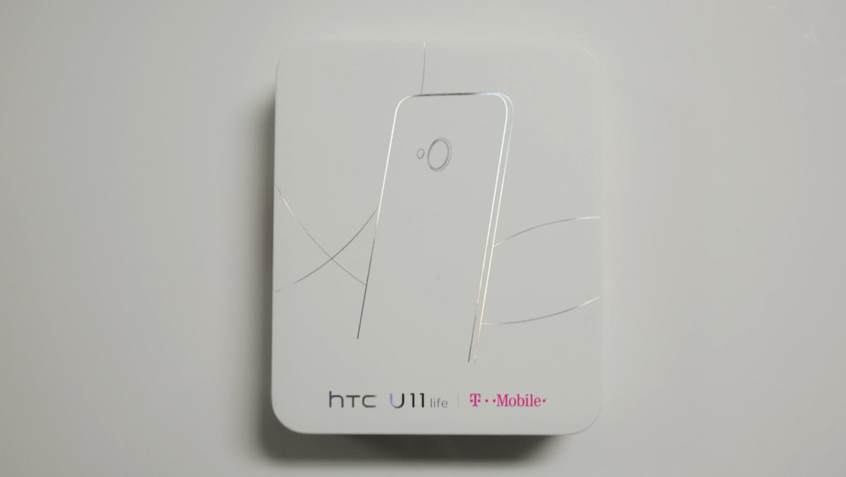 HTCChampions's tweet photo. If you're helping a customer upgrade to #HTCU11life, show us a picture and we’ll hook you up with an HTC pack! https://t.co/4JTPlINSfT