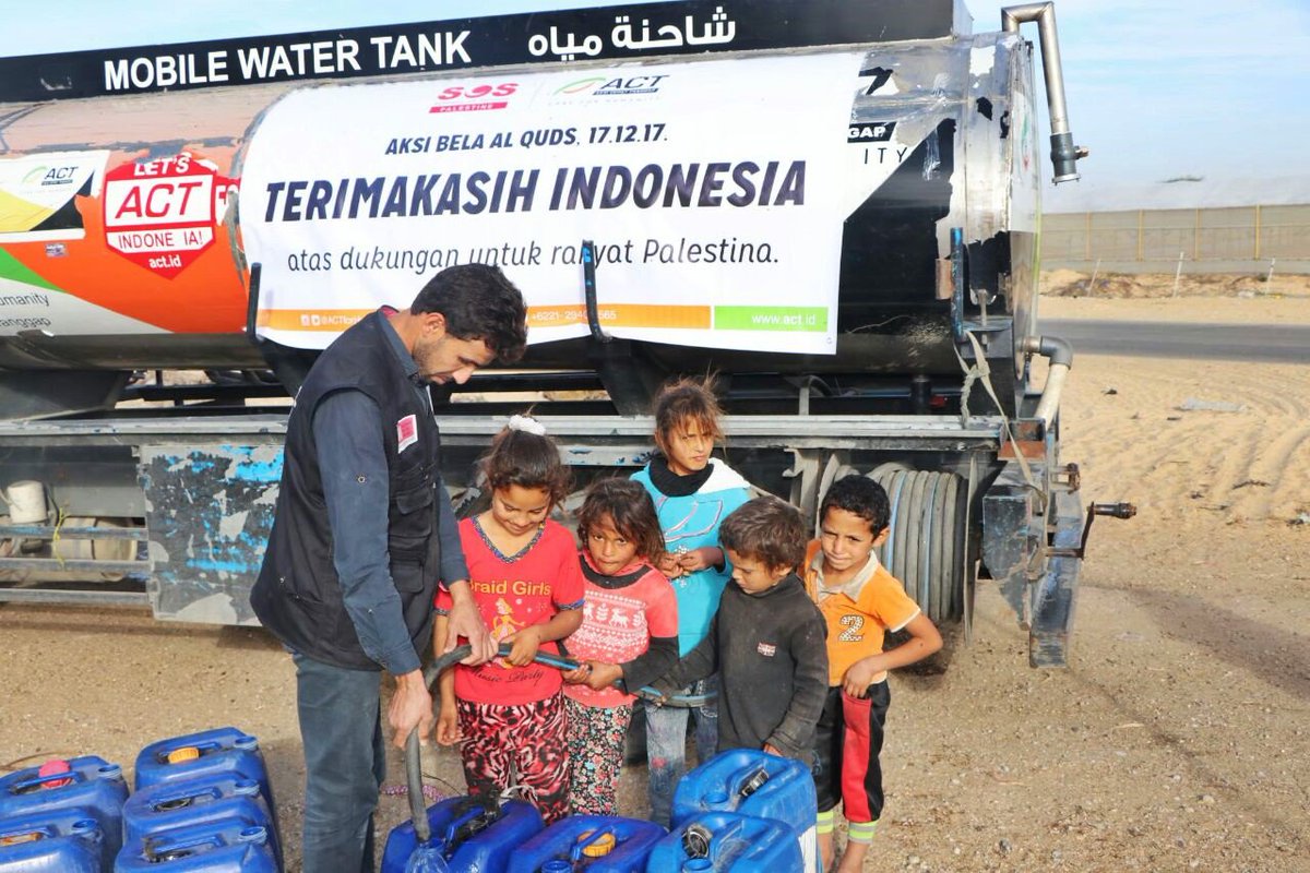 Aksi 1712 Bersatu Bela Palestina. Berlanjut langsung ke Gaza. Terimakasih paman <a href="/actforhumanity/">actforhumanity</a> dkknya. act.id/news/detail/so…