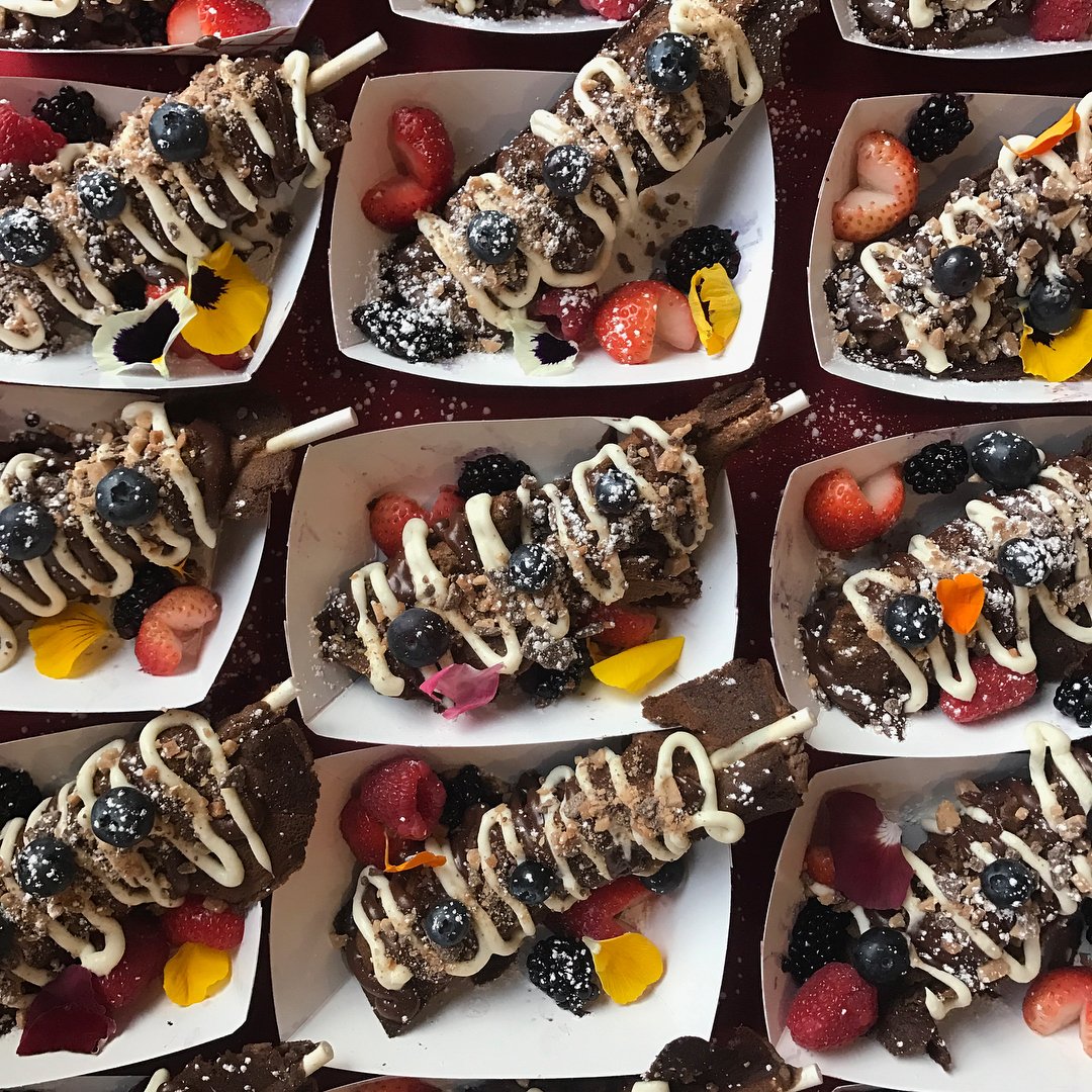 seattlefoodtrk's tweet photo. These #vegan waffles look so perfect ❤️! Go try the new vegan & #glutenfree options from @mysweetlilcakes 👌! 📸: @mysweetlilcakes #waffleonastick #waffles #cakeonastick #eatvegan #veganseattle #veganeats https://t.co/xEdBFbNGnO