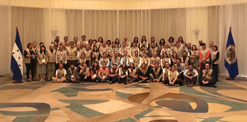 EddyDeGracia's tweet photo. Excelente equipo, excelente dirección. Misión de Observadores Internacionales MOE @OEA_oficial Honduras 2017 @gerardodeicaza @brendaindc https://t.co/to09DunL0s