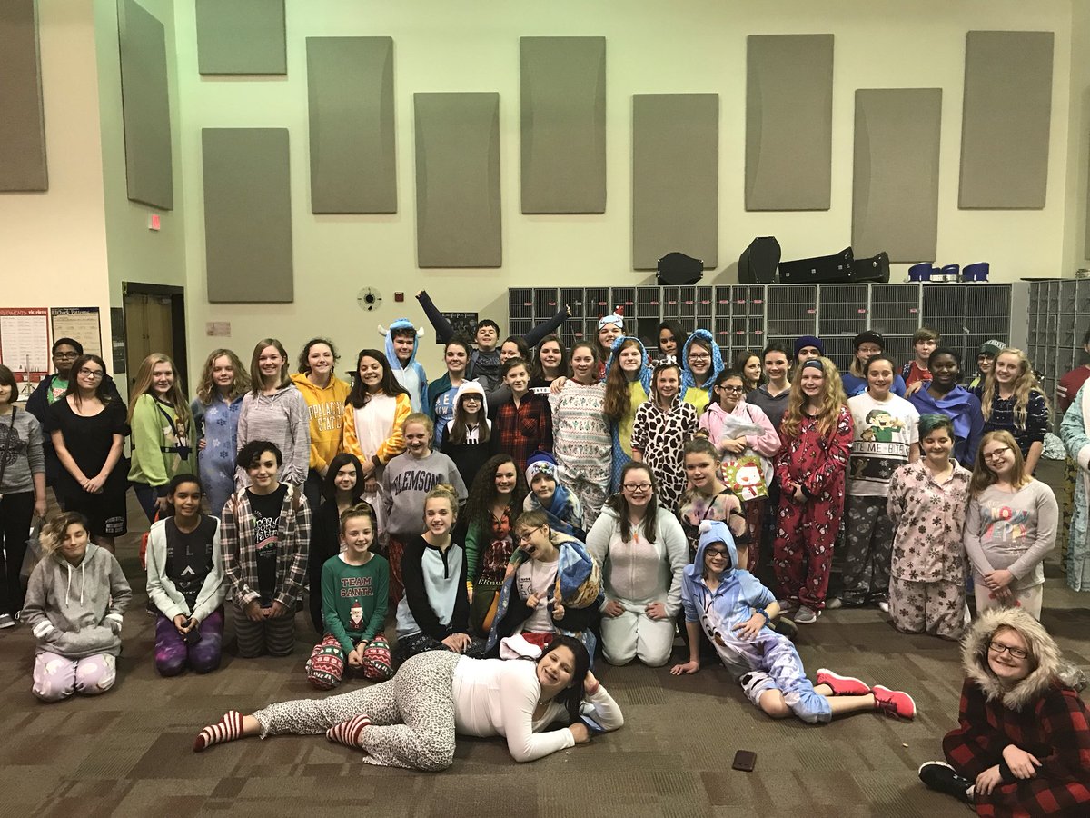 Redimpbands's tweet photo. The Band, Chorus, and Theater kids had a FANTASTIC time at our Polar Express Pajama Party! Thank you all for letting your students come get into the holiday spirit with us! =) @mooresvillems @amccomas121 #mgsdARTS #PEPJAM17 https://t.co/VeKFmnrWA8