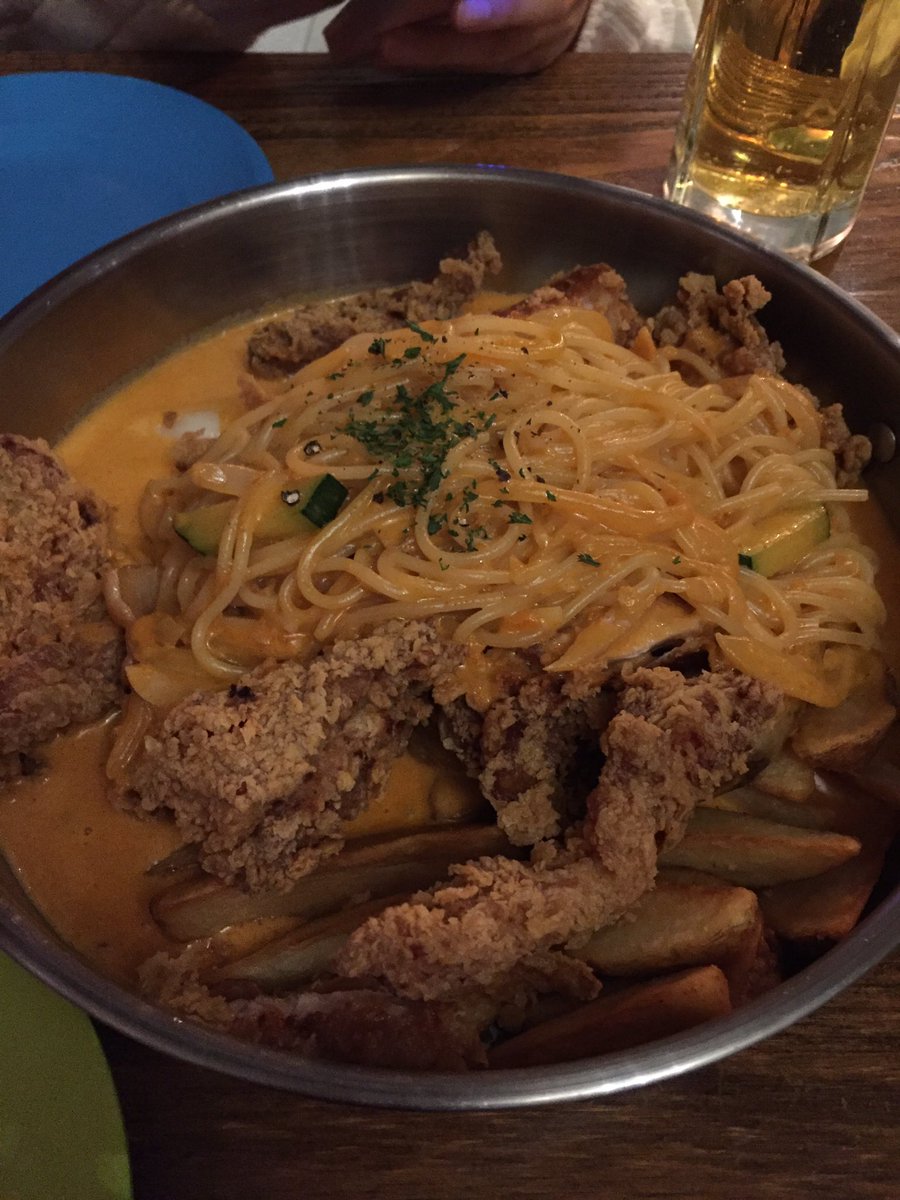 고추장로제파스타!!!!가 아니고 치킨!!!!
쬰맛!!!! 배불ㄹ서 남기고 온 치킨이 생각나😭😭