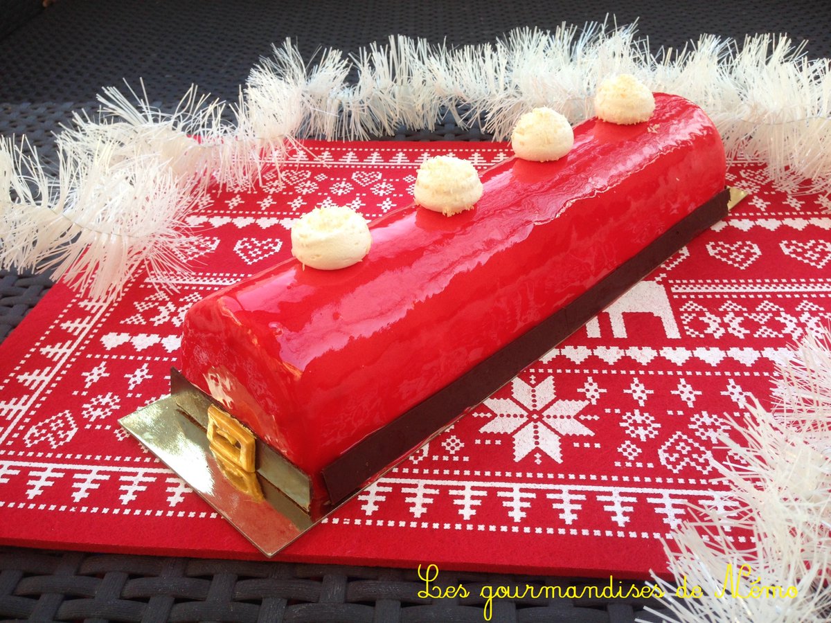 cuisinedenemo's tweet photo. Bûche en habit de Père Noël recette : https://t.co/mZpZ3drd67 #buchedenoel #Noel2017 #Noel #cuisine #recettes #recette #faitmaison #homemade #Patisserie #blogger https://t.co/jzE59B6qsH