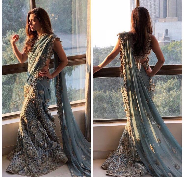 Shemagazine63's tweet photo. Just one word - stunning @mahirahkhan in powder blue #ElanOfficial saree.
#stylestatement #styleinspo #mahirakhan #elanofficial #heavilyembellished #khadijahshah #ChampsDePatchouli #thepakistanibride #ShahMin #powderblue #sareeblouse #sareelove https://t.co/Q7zFEL9fL3