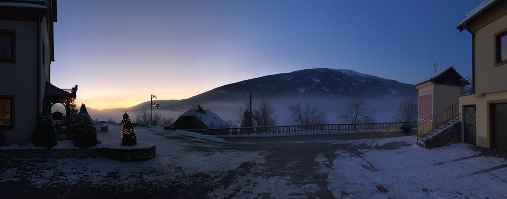 DCSSkiTrip's tweet photo. The view from our hotel this morning #mountains https://t.co/1mRjIT3JRZ